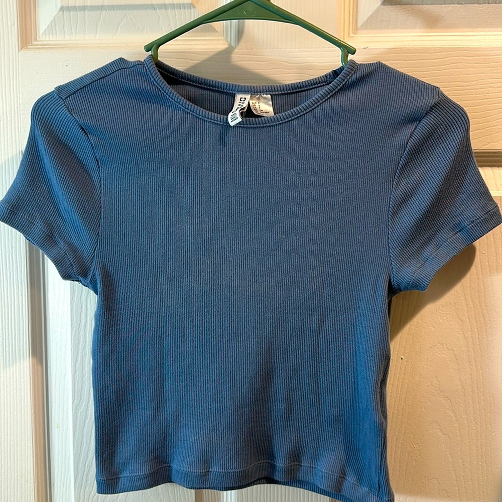 H&M DEVIDED TSHIRT SIZE S PETITE